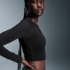 Dames Studio Long-T Crop Dames Studio Long-T Crop
